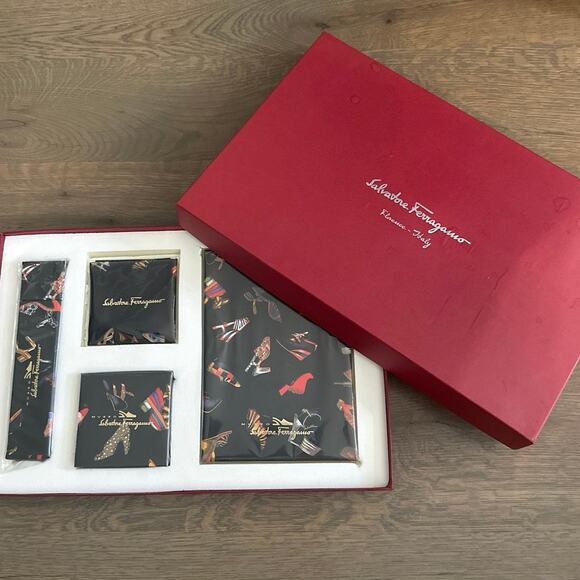 Salvatore Ferragamo Other - RARE 1996  Museo Salvatore Ferragamo Stationary - Gift Box Set -New !!